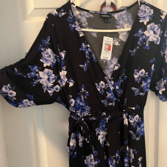 Torrid size 1 blue floral wrap dress - Picture 3 of 11